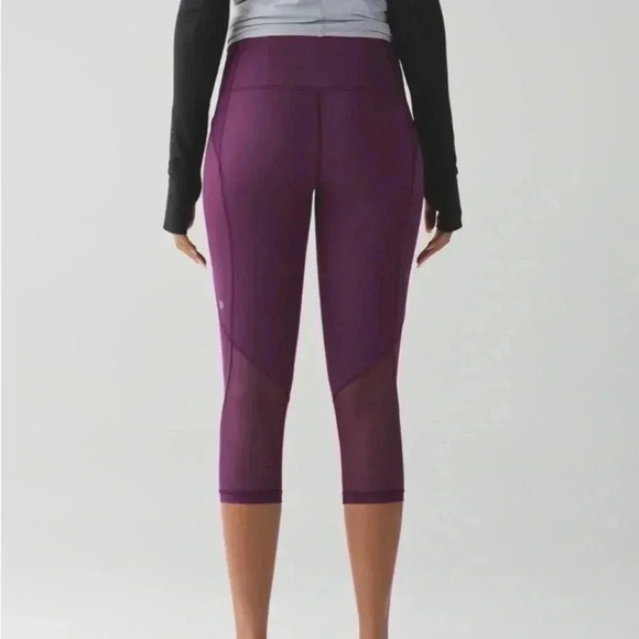 Lululemon Free Runner Crop - Picture 3 of 10